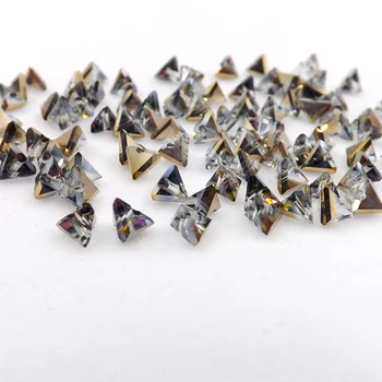 Qiaohe 6mm 100vnt Stiklo Trikampis krištolo karoliukai Prarasti granulių Speciali granulių Naudoti Auskarai Pakabukas 